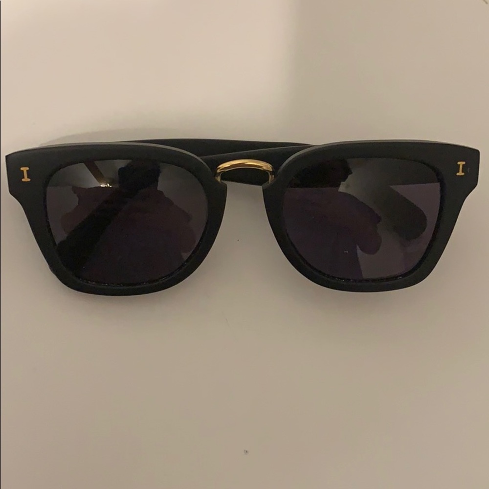 illesteva black sunglasses